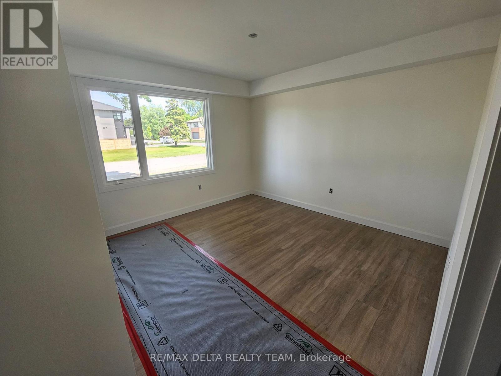 C - 77 Granton Avenue, Ottawa, Ontario  K2G 1L2 - Photo 11 - X12211800