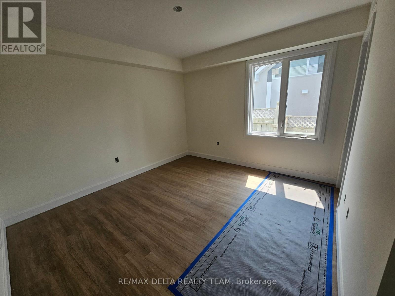 D - 77 Granton Avenue, Ottawa, Ontario  K2G 1L2 - Photo 6 - X12211802