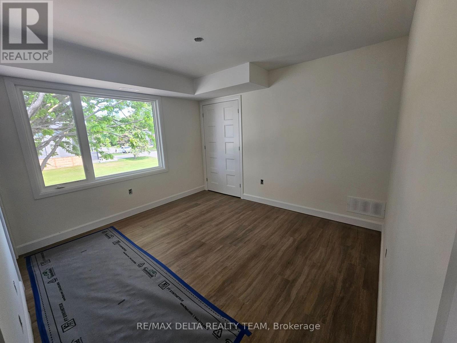 D - 77 Granton Avenue, Ottawa, Ontario  K2G 1L2 - Photo 7 - X12211802