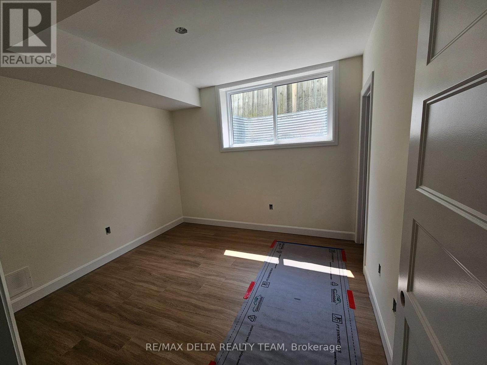 E - 77 Granton Avenue, Ottawa, Ontario  K2G 1L2 - Photo 2 - X12211806