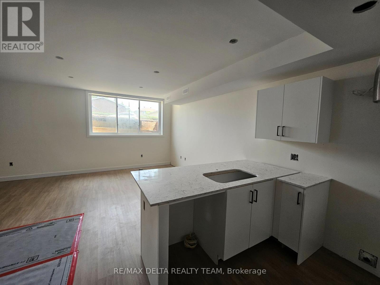 E - 77 Granton Avenue, Ottawa, Ontario  K2G 1L2 - Photo 4 - X12211806