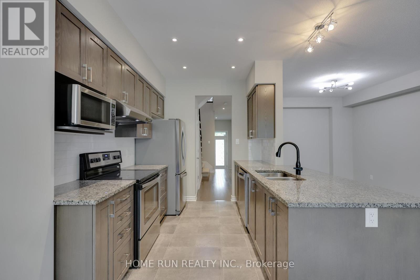 886 Fletcher Circle, Ottawa, Ontario  K2T 0B8 - Photo 10 - X12211835