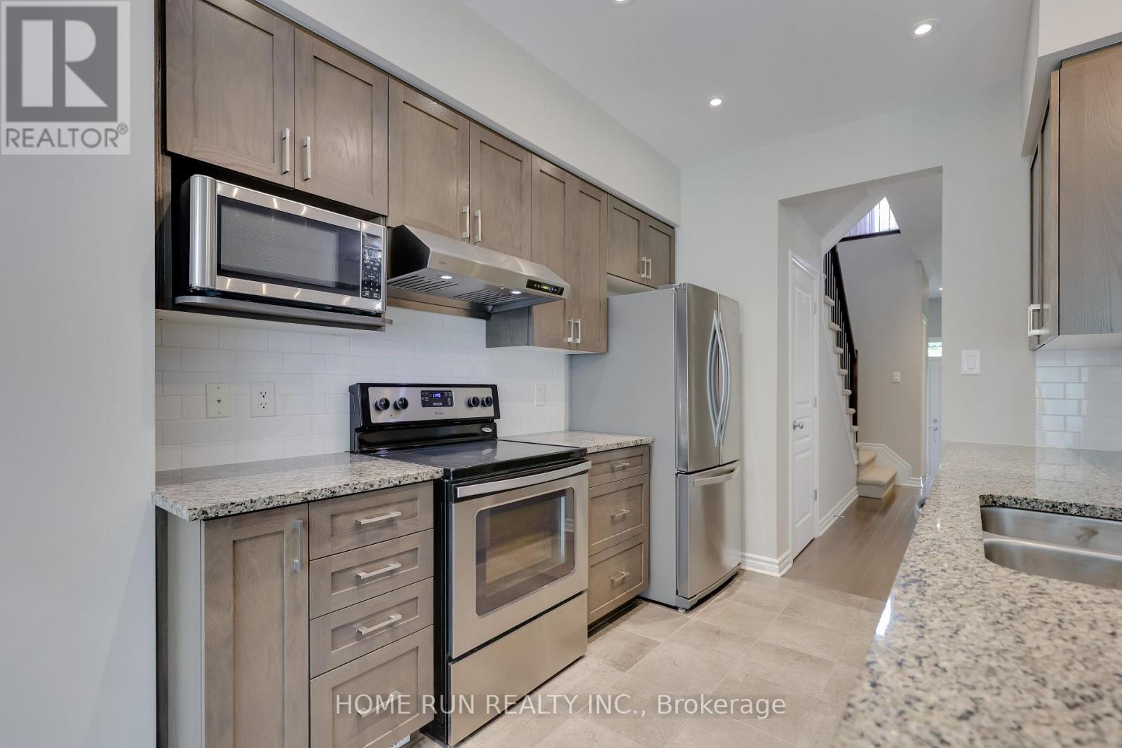 886 Fletcher Circle, Ottawa, Ontario  K2T 0B8 - Photo 12 - X12211835