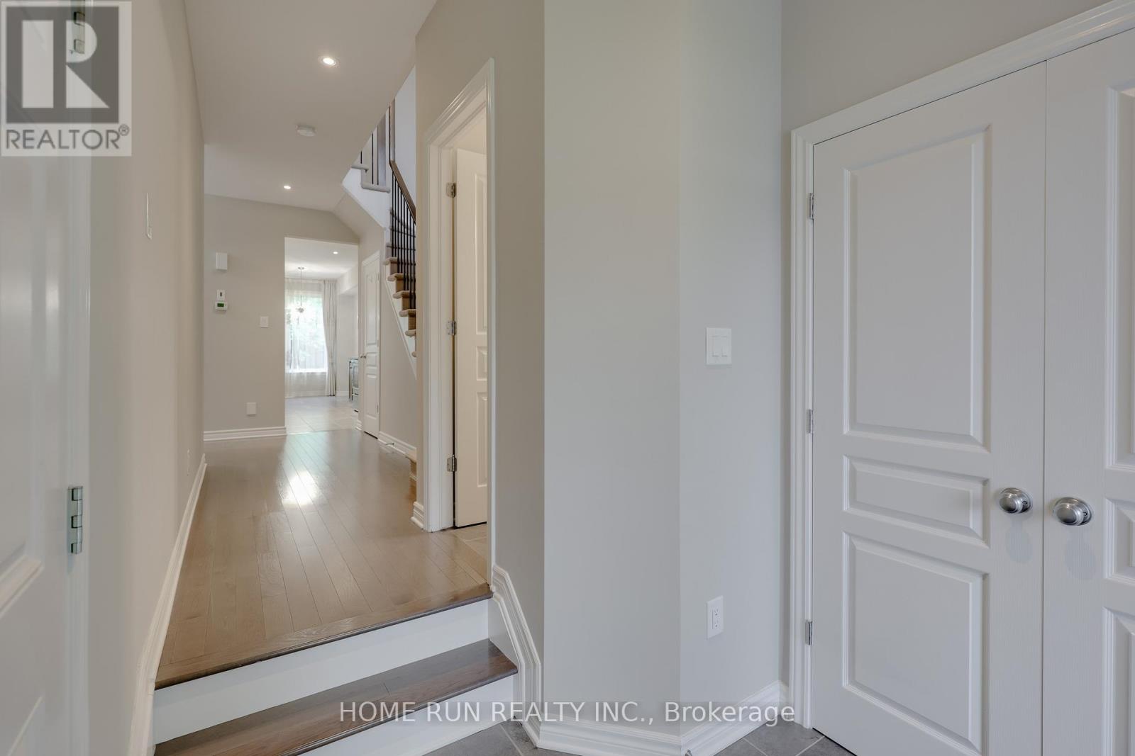 886 Fletcher Circle, Ottawa, Ontario  K2T 0B8 - Photo 3 - X12211835