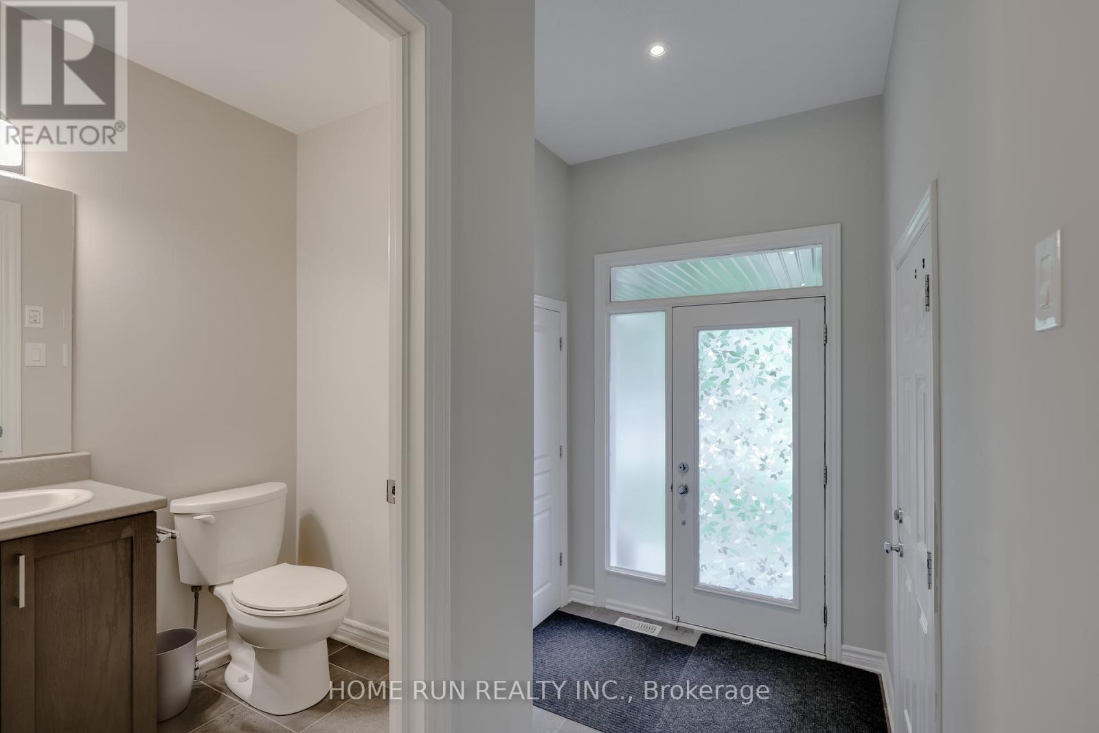 886 Fletcher Circle, Ottawa, Ontario  K2T 0B8 - Photo 4 - X12211835