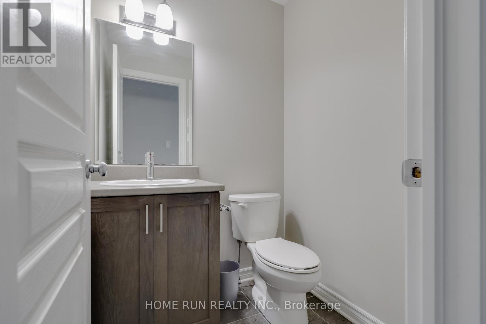 886 Fletcher Circle, Ottawa, Ontario  K2T 0B8 - Photo 5 - X12211835