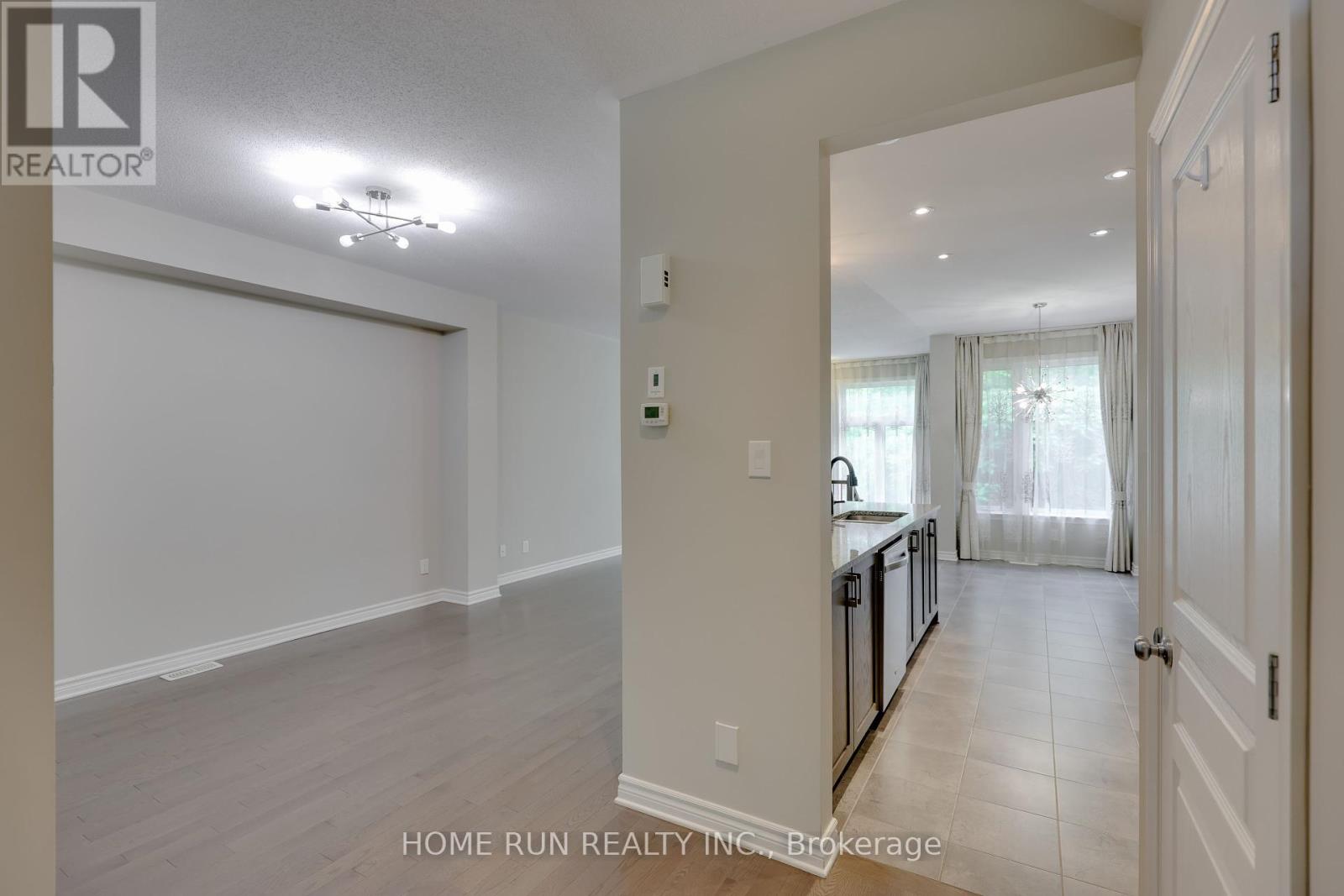 886 Fletcher Circle, Ottawa, Ontario  K2T 0B8 - Photo 8 - X12211835