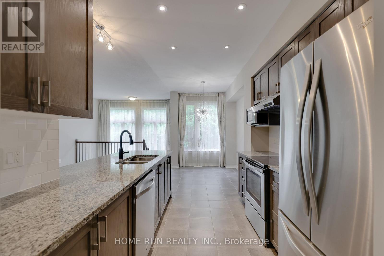 886 Fletcher Circle, Ottawa, Ontario  K2T 0B8 - Photo 9 - X12211835