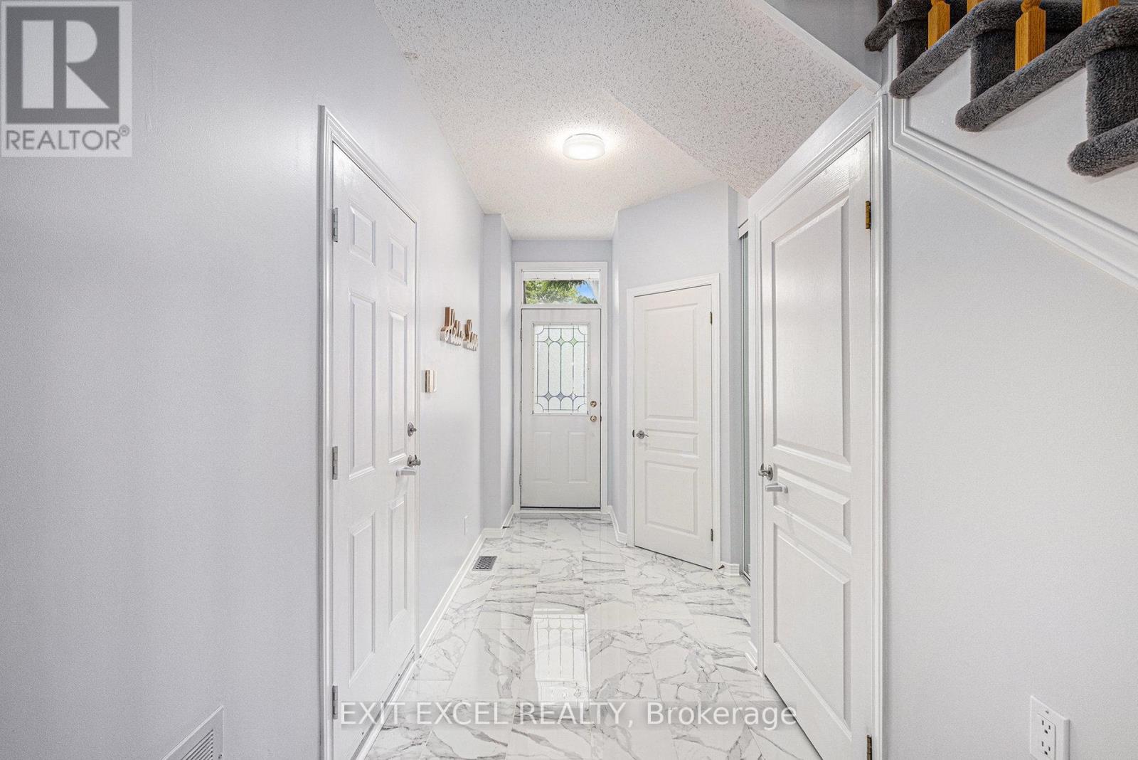 14 Grassy Plains Drive, Ottawa, Ontario  K2M 2P1 - Photo 4 - X12211844