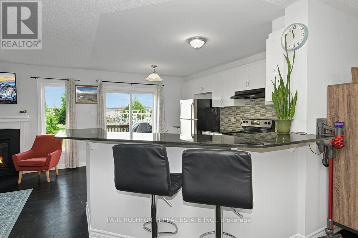 310 Astelia Crescent, Ottawa, Ontario  K7S 0W7 - Photo 9 - X12211851