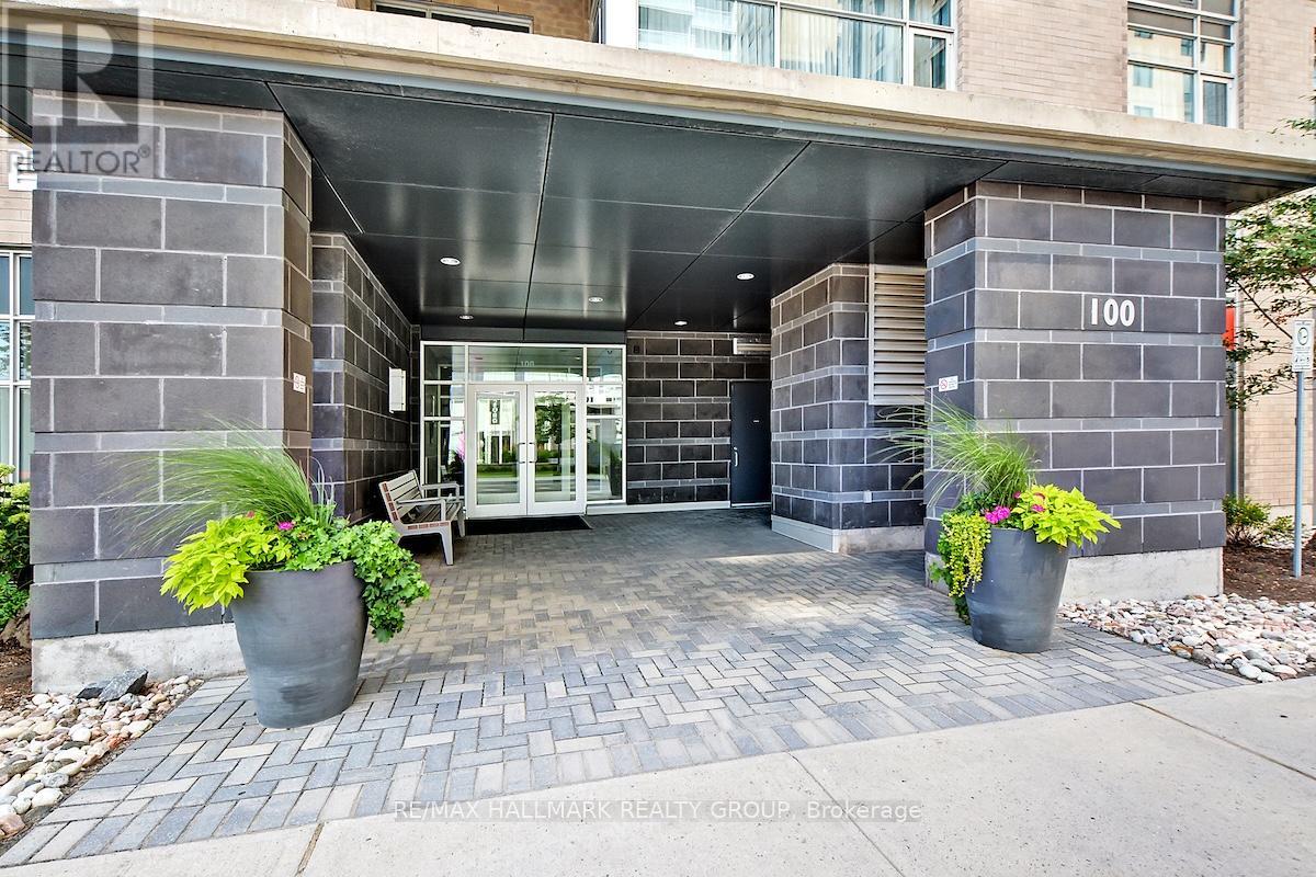 604 - 100 Champagne Avenue S, Ottawa, Ontario  K1S 4P4 - Photo 2 - X12211854