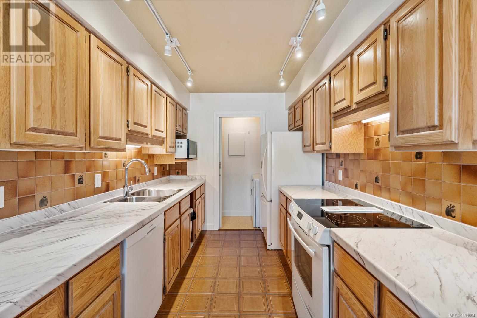 40 211 Robert St, Victoria, British Columbia  V9A 3Z1 - Photo 16 - 1003064