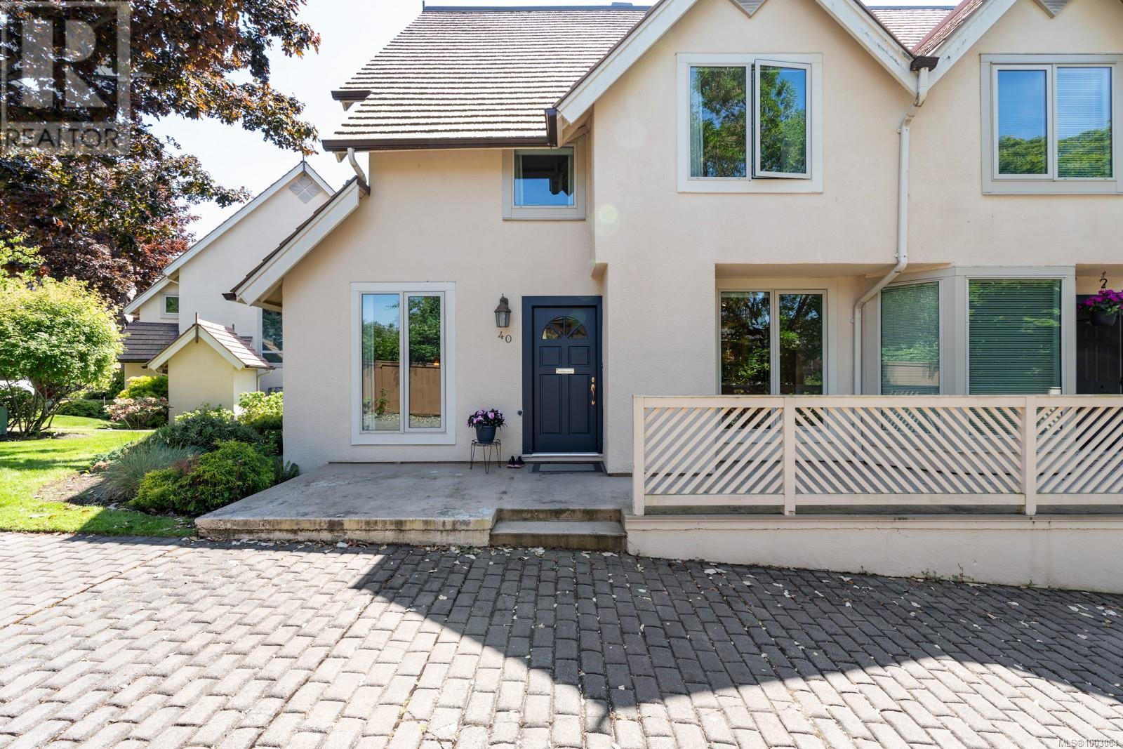 40 211 Robert St, Victoria, British Columbia  V9A 3Z1 - Photo 2 - 1003064