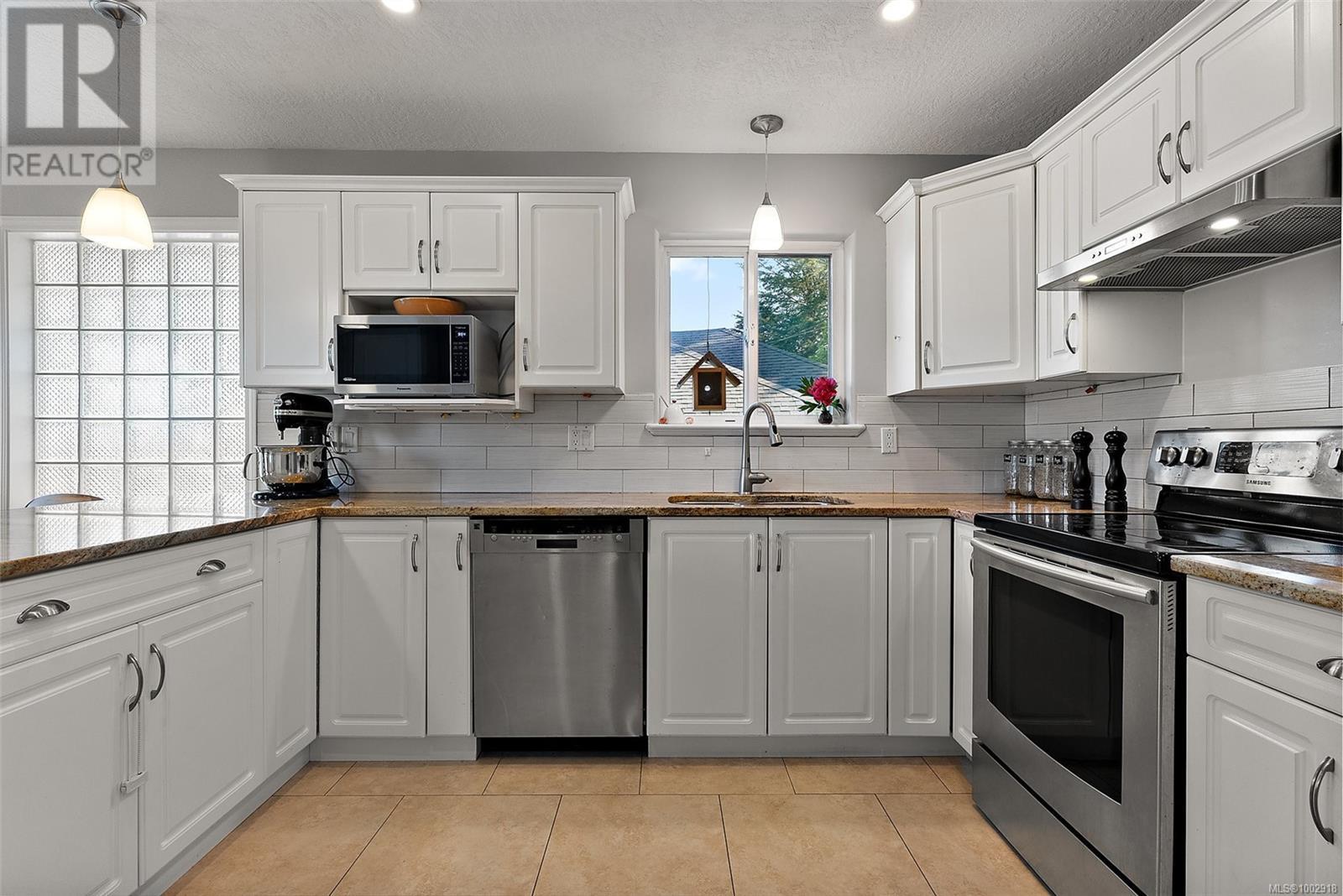 4159 Carey Rd, Saanich, British Columbia  V8Z 4G7 - Photo 8 - 1002918