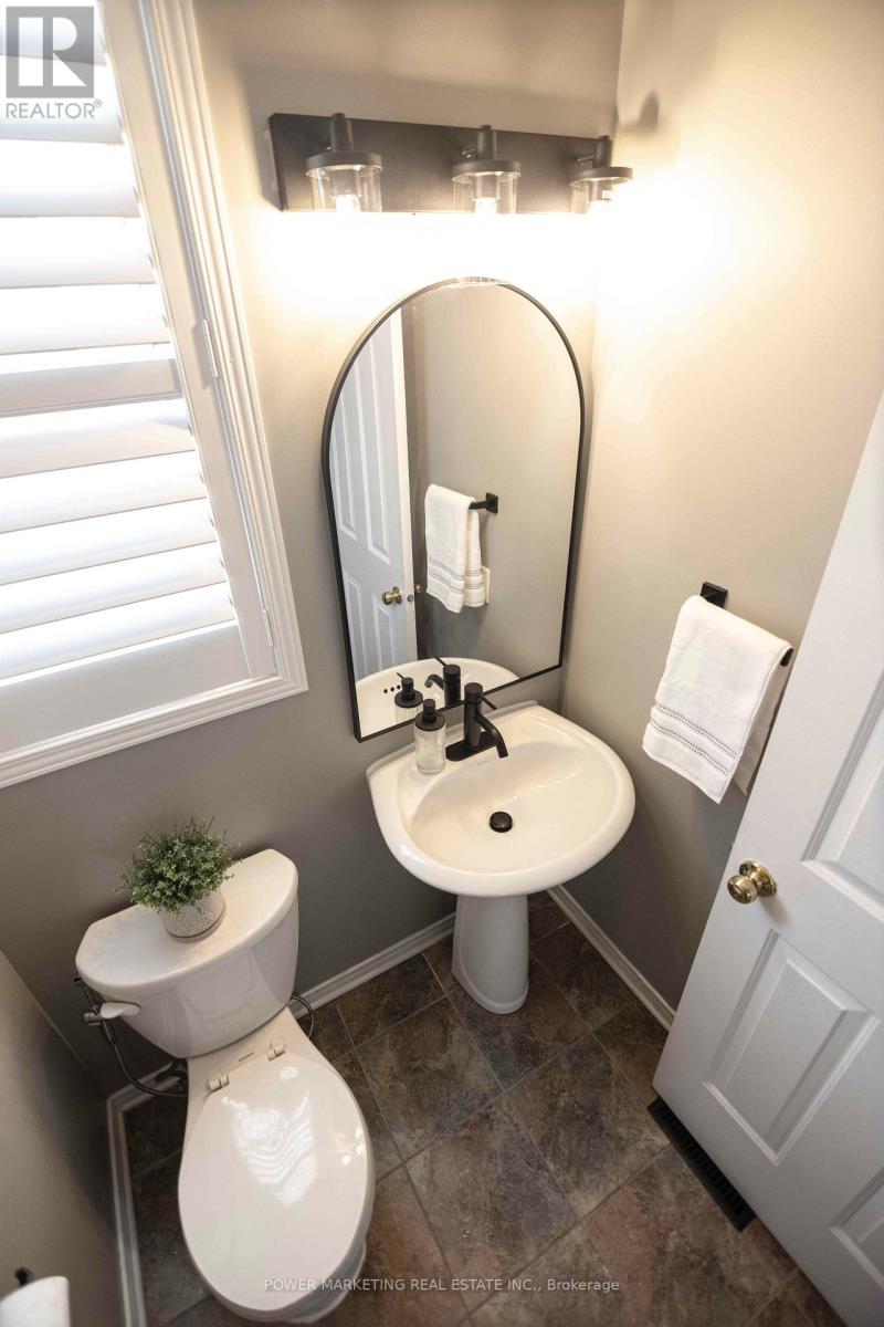 124 Strathcarron Crescent, Ottawa, Ontario  K2K 0C7 - Photo 17 - X12211694