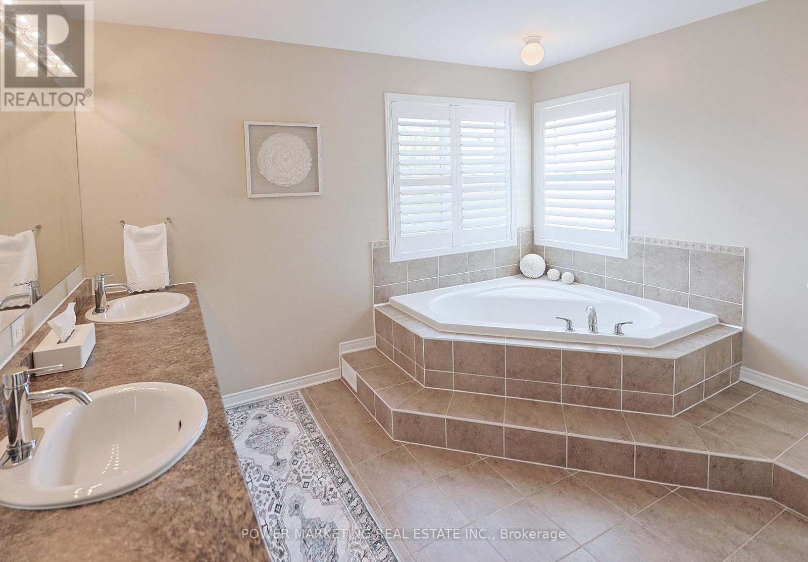 124 Strathcarron Crescent, Ottawa, Ontario  K2K 0C7 - Photo 37 - X12211694
