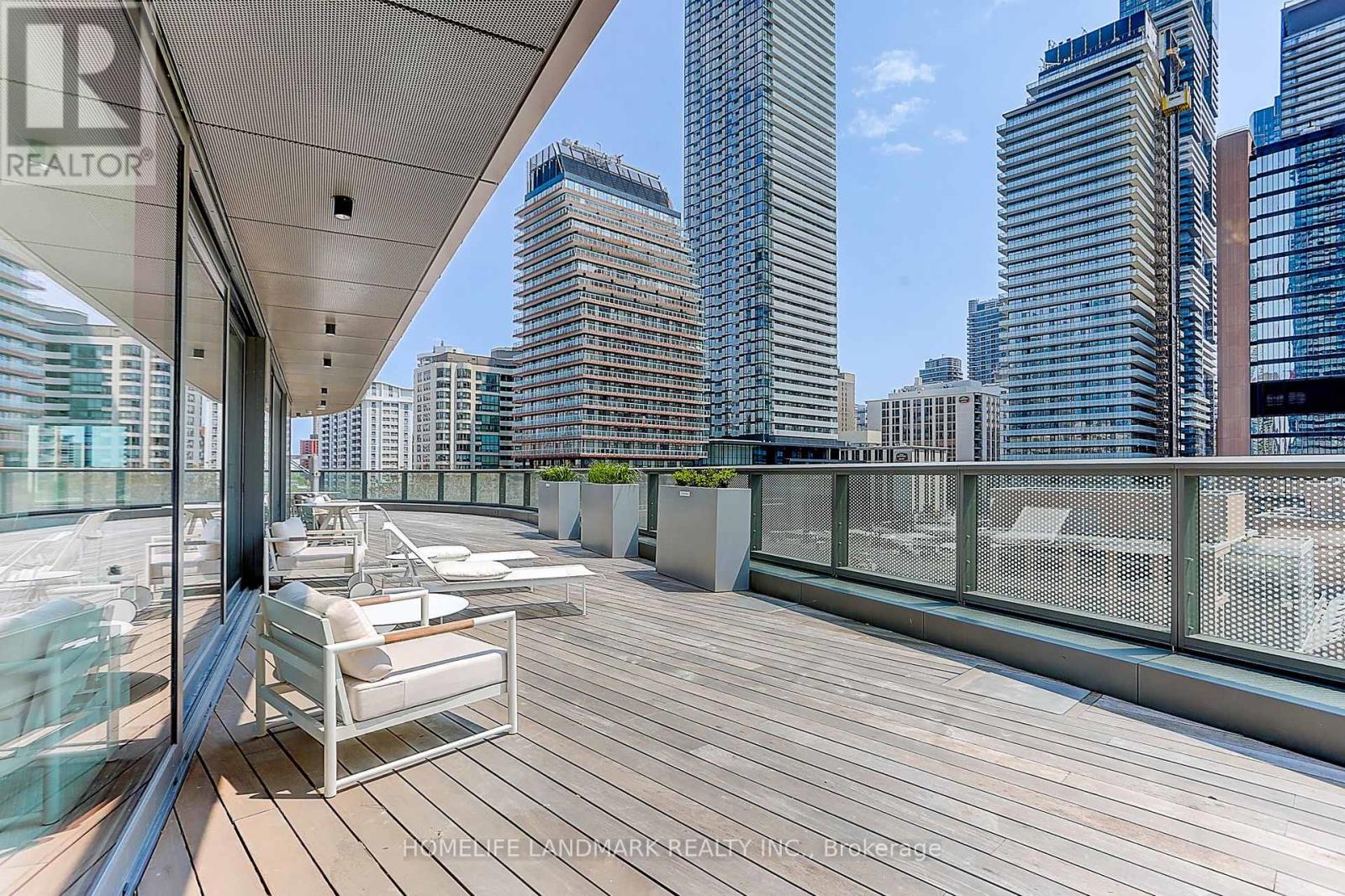 2103 - 11 Wellesley Street W, Toronto, Ontario  M4Y 1E8 - Photo 4 - C12211797