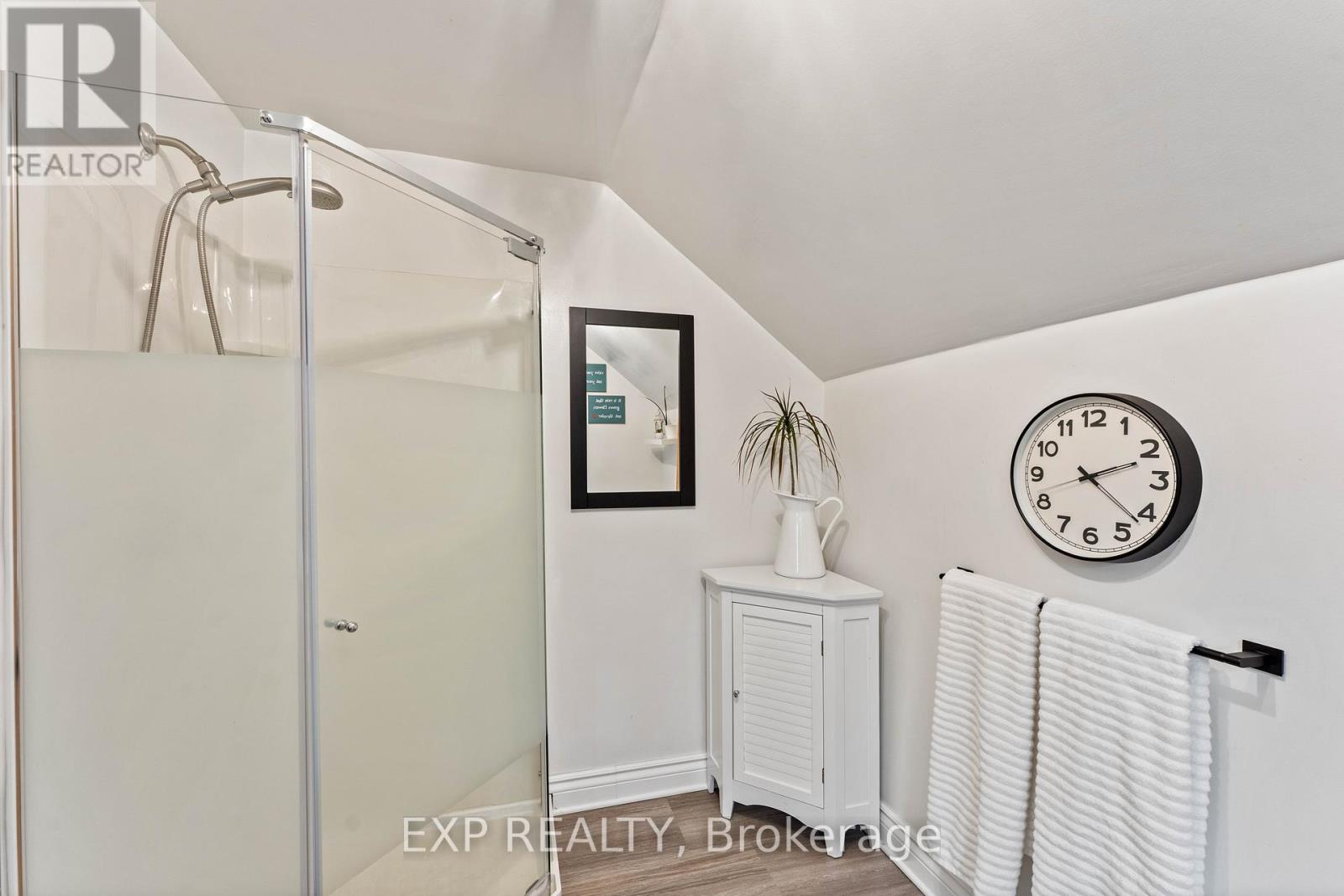 72 Station Road, Georgina, Ontario  L0E 1N0 - Photo 19 - N12211821