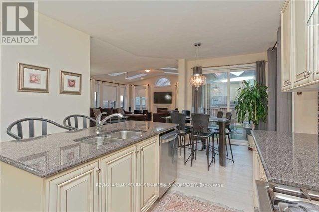 21 Military Court, Richmond Hill, Ontario  L4E 0M3 - Photo 4 - N12211829