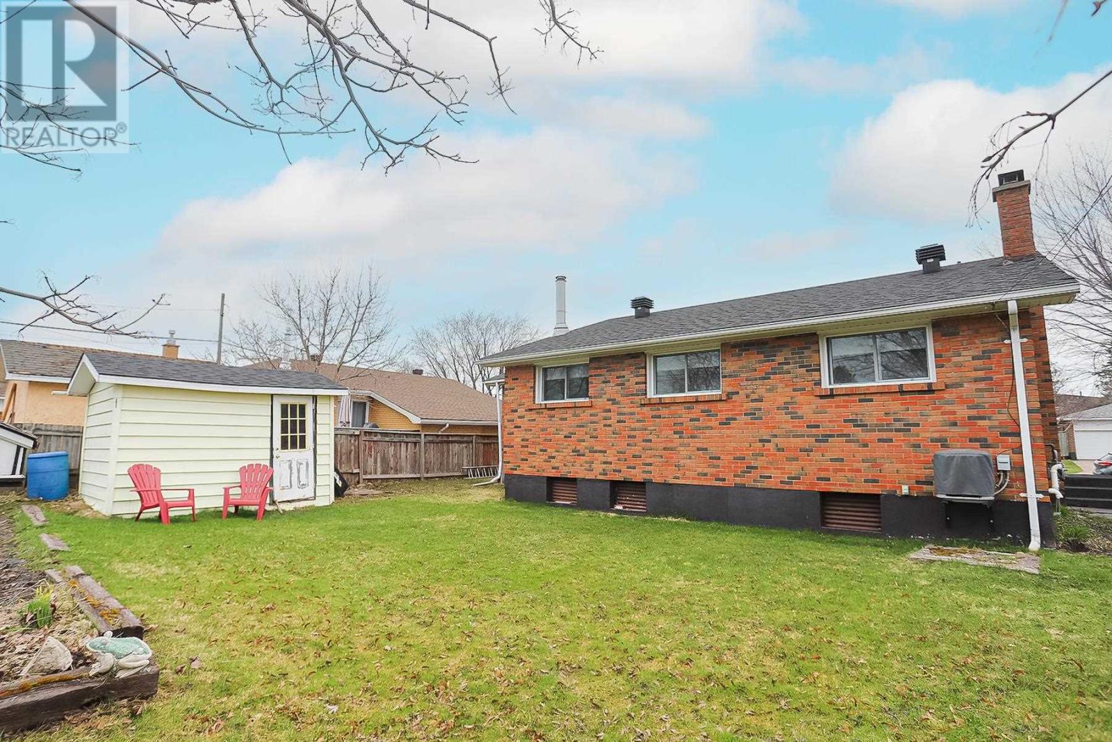 19 Pretoria Hl, Sault Ste. Marie, Ontario  P6C 5B9 - Photo 4 - SM250650
