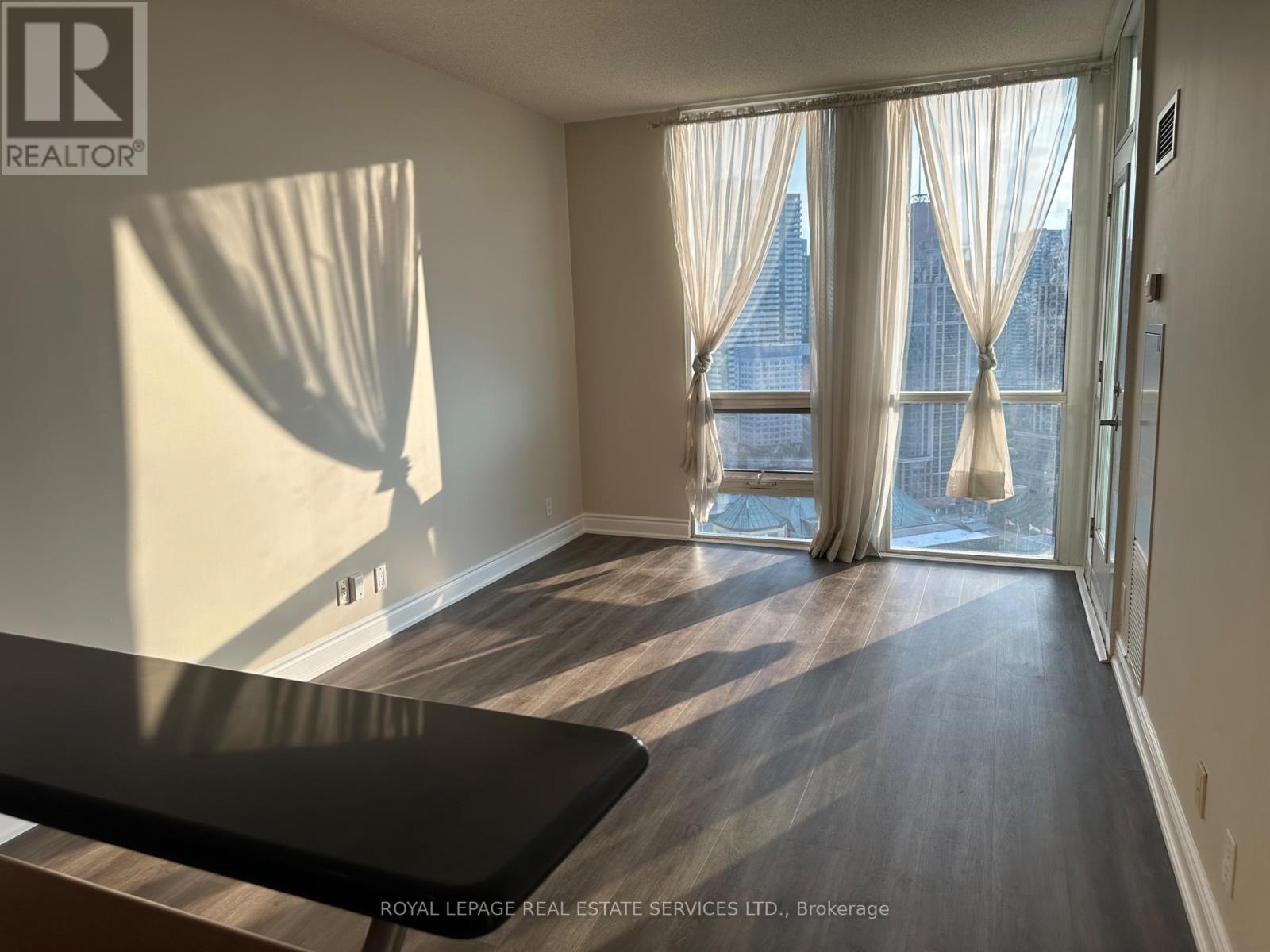 2601 - 3939 Duke Of York Boulevard, Mississauga, Ontario  L5B 4N2 - Photo 8 - W12211803