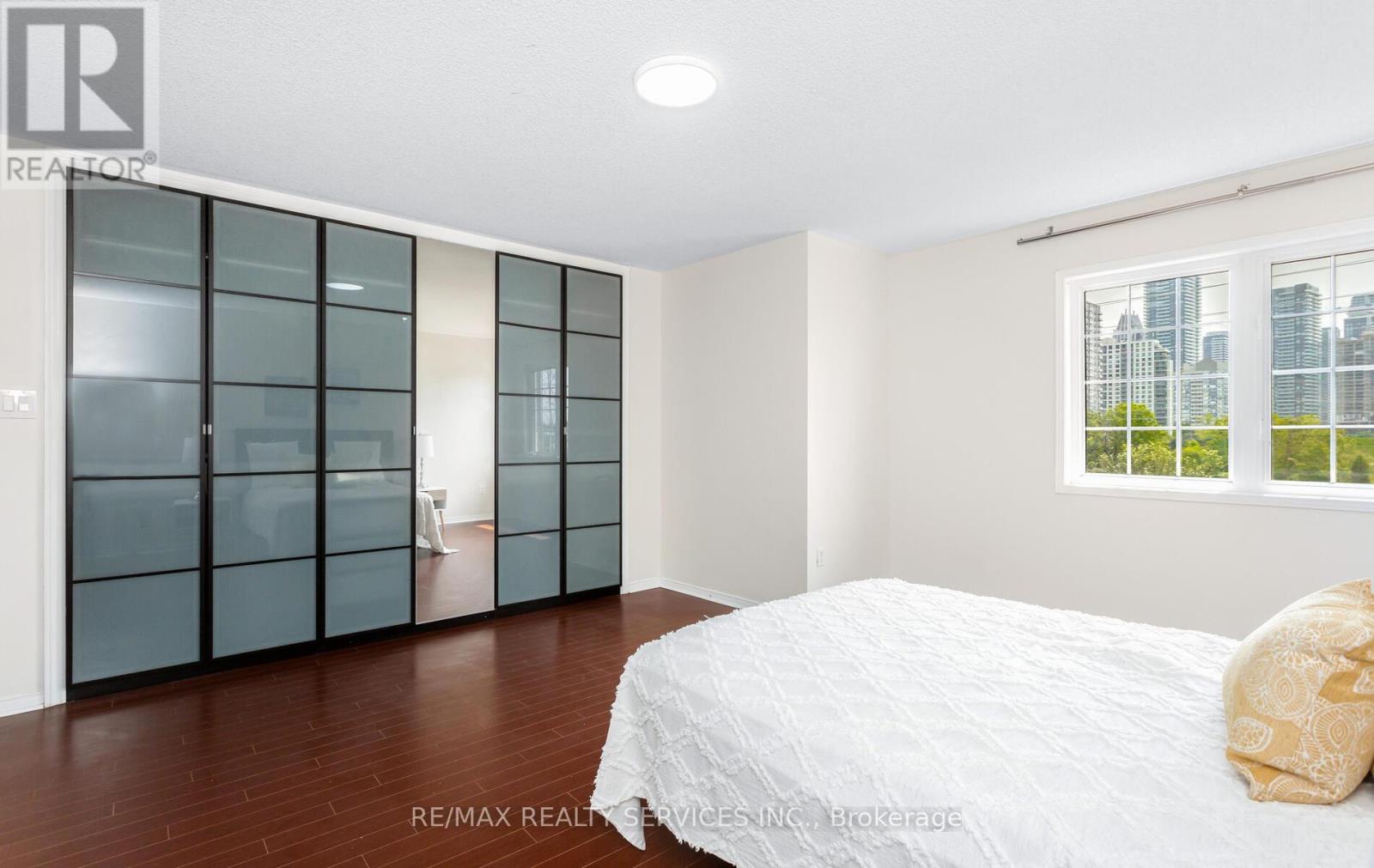 592 Orange Walk Crescent, Mississauga, Ontario  L5R 0A3 - Photo 18 - W12211807