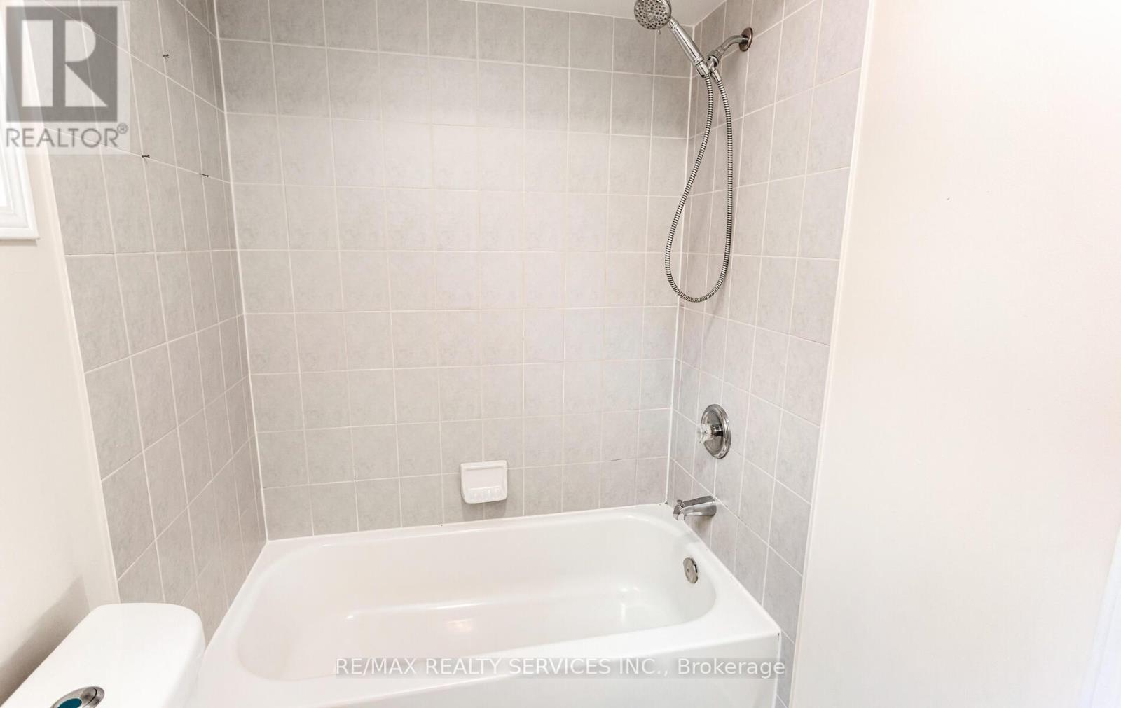 592 Orange Walk Crescent, Mississauga, Ontario  L5R 0A3 - Photo 27 - W12211807