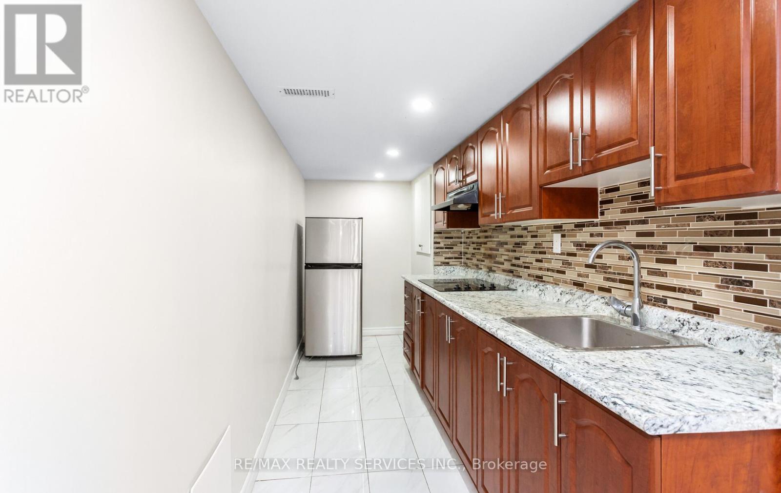592 Orange Walk Crescent, Mississauga, Ontario  L5R 0A3 - Photo 31 - W12211807