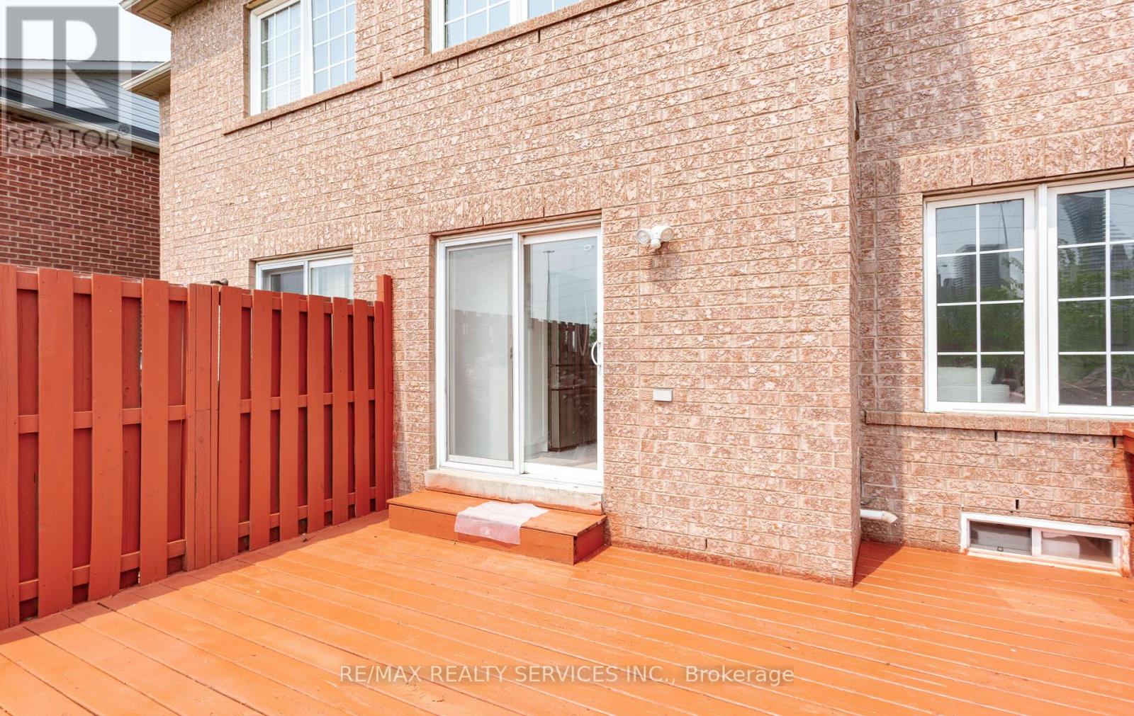 592 Orange Walk Crescent, Mississauga, Ontario  L5R 0A3 - Photo 35 - W12211807