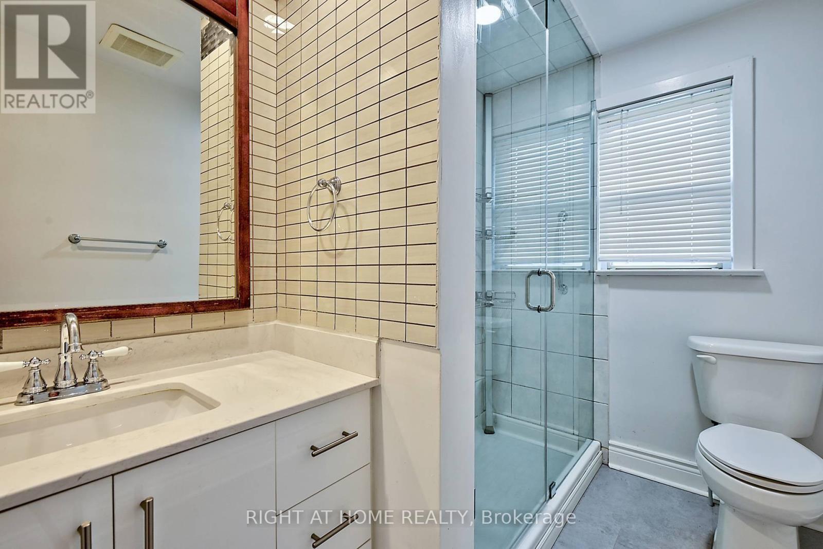 90 Woodward Avenue, Brampton (Brampton North), Ontario  L6V 1K6 - Photo 14 - W12211828