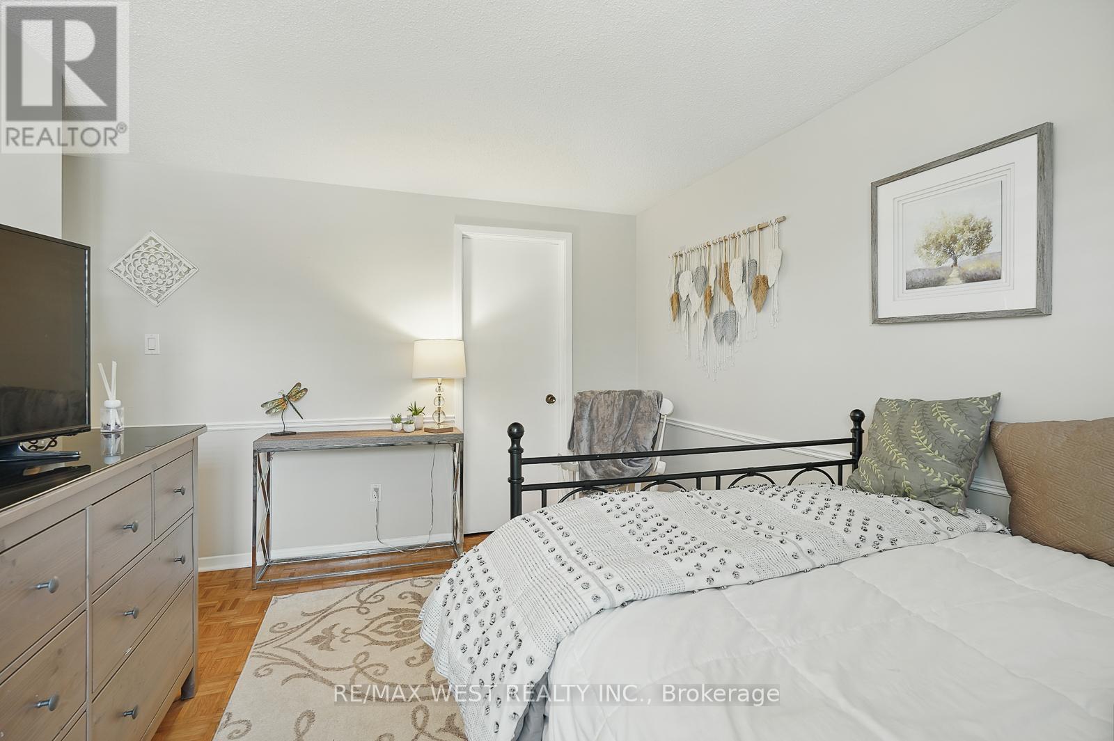 3060 Ilomar Court, Mississauga, Ontario  L5N 5B5 - Photo 29 - W12211846