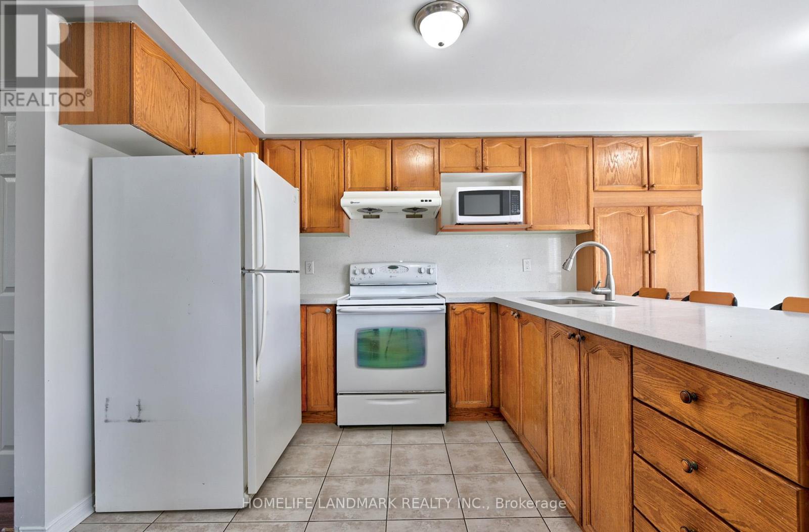 719 Stonebridge Avenue, Mississauga, Ontario  L5V 2K9 - Photo 8 - W12211866