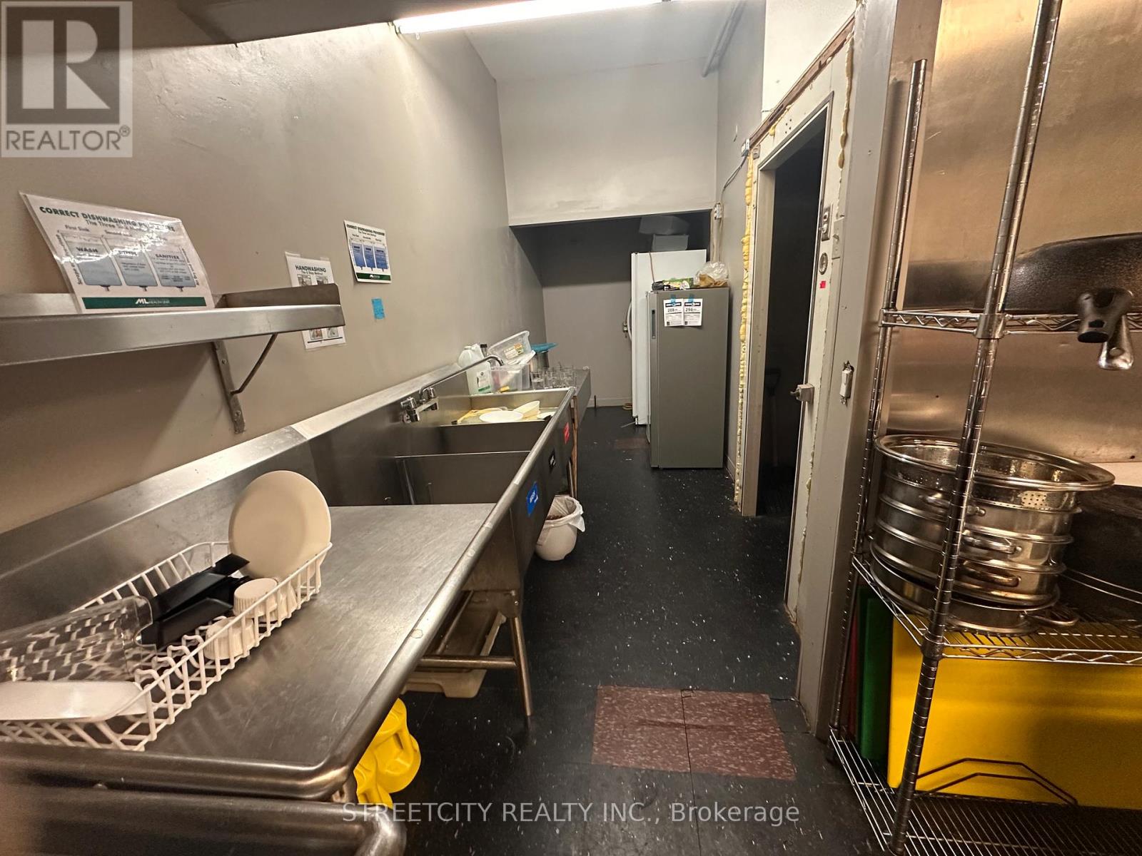 784 Dundas Street, London East, Ontario  N5W 2Z7 - Photo 10 - X12211889