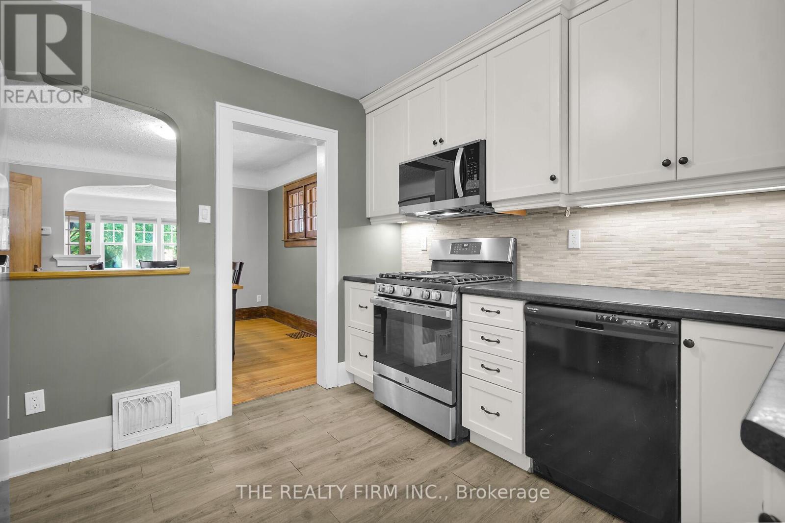 Photo 17 of 41 for 242 Emery Street E