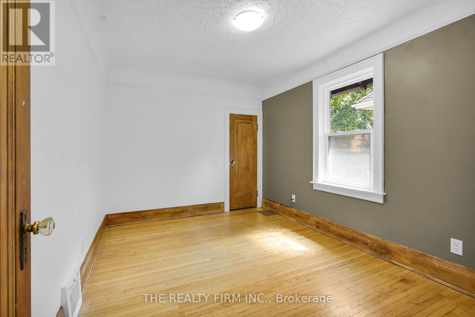 Photo 21 of 41 for 242 Emery Street E