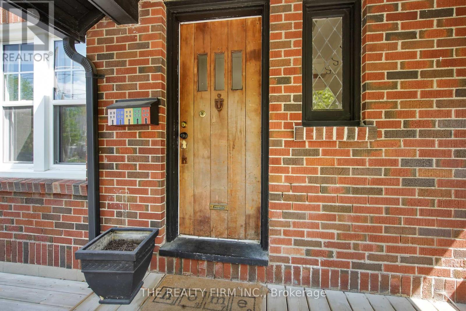Photo 4 of 41 for 242 Emery Street E