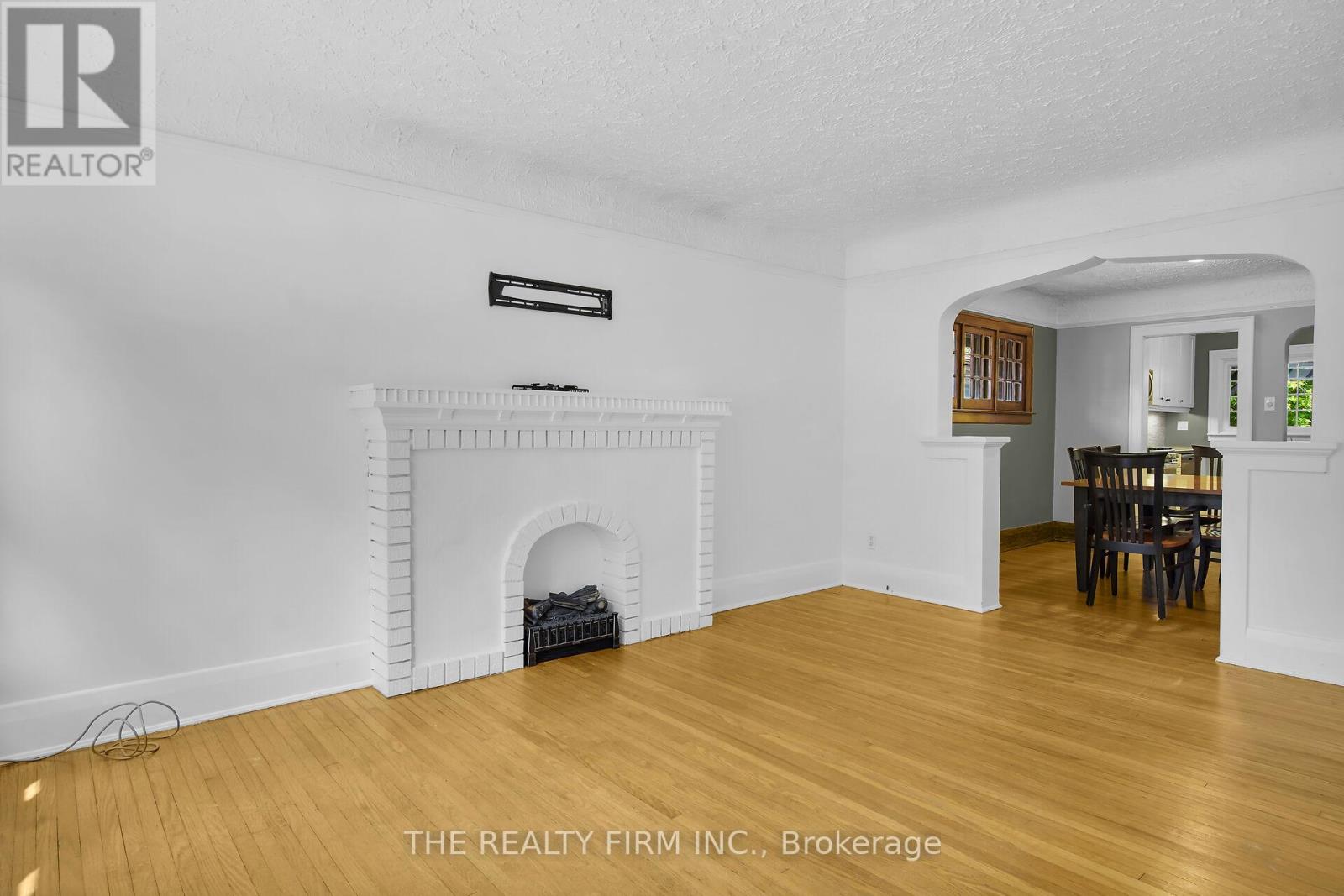 Photo 8 of 41 for 242 Emery Street E