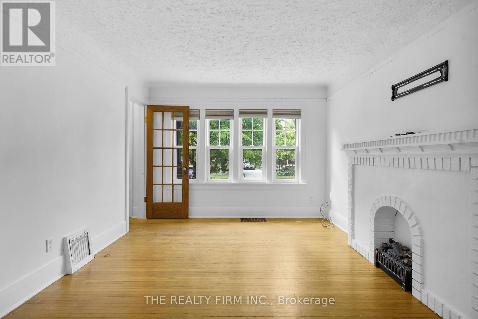 Photo 9 of 41 for 242 Emery Street E