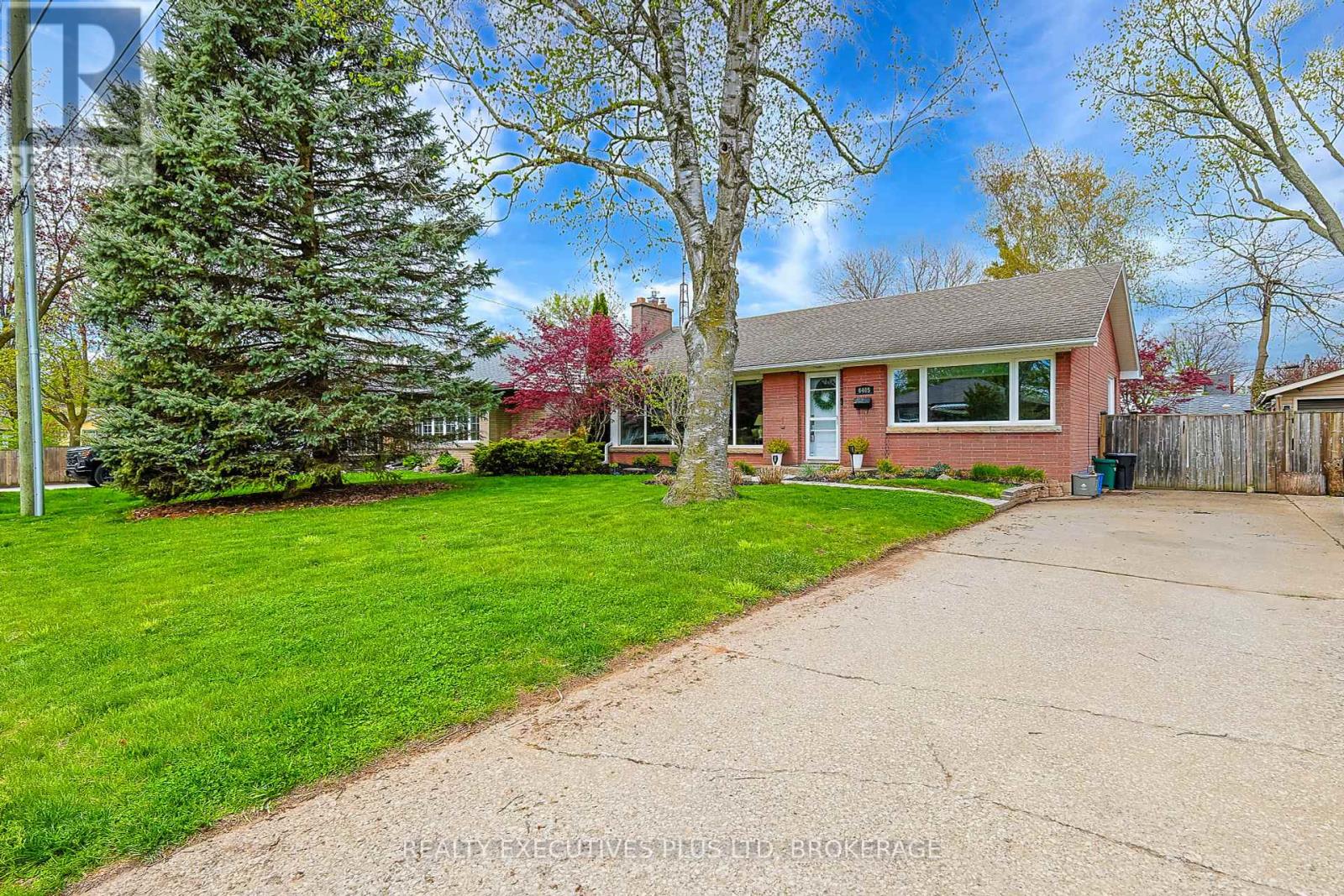6405 Atlee Street, Niagara Falls, Ontario  L2G 2W7 - Photo 3 - X12129772