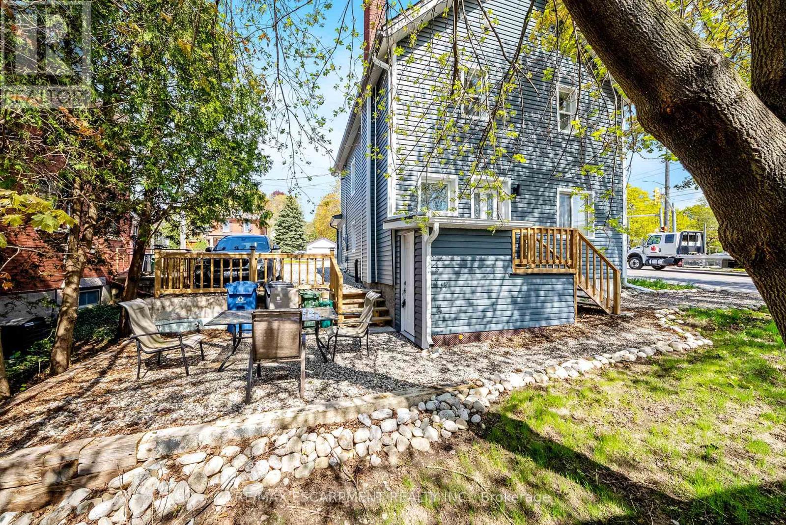 Upper - 200 Waterloo Avenue, Guelph, Ontario  N1H 3J5 - Photo 13 - X12211795