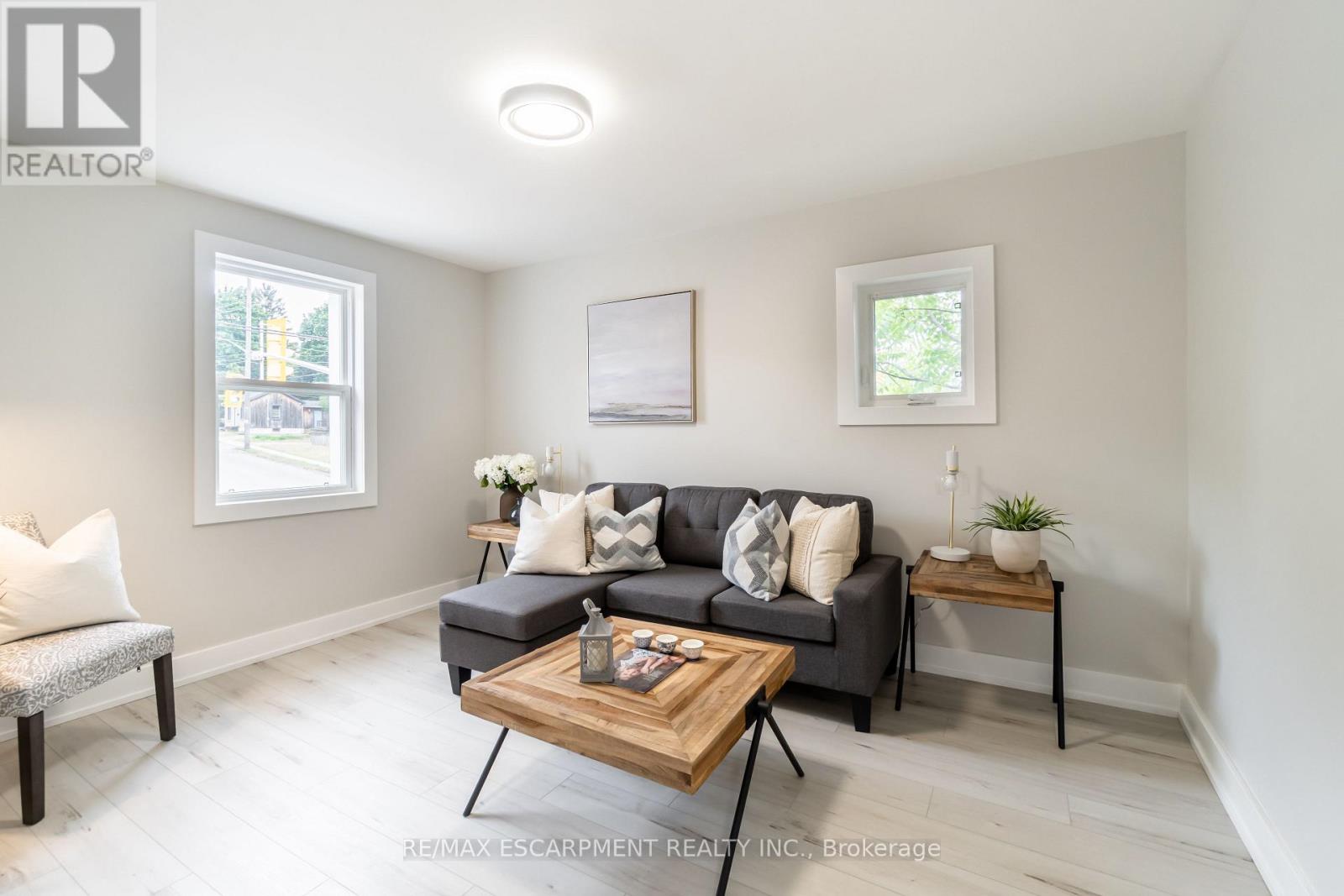 Upper - 200 Waterloo Avenue, Guelph, Ontario  N1H 3J5 - Photo 4 - X12211795