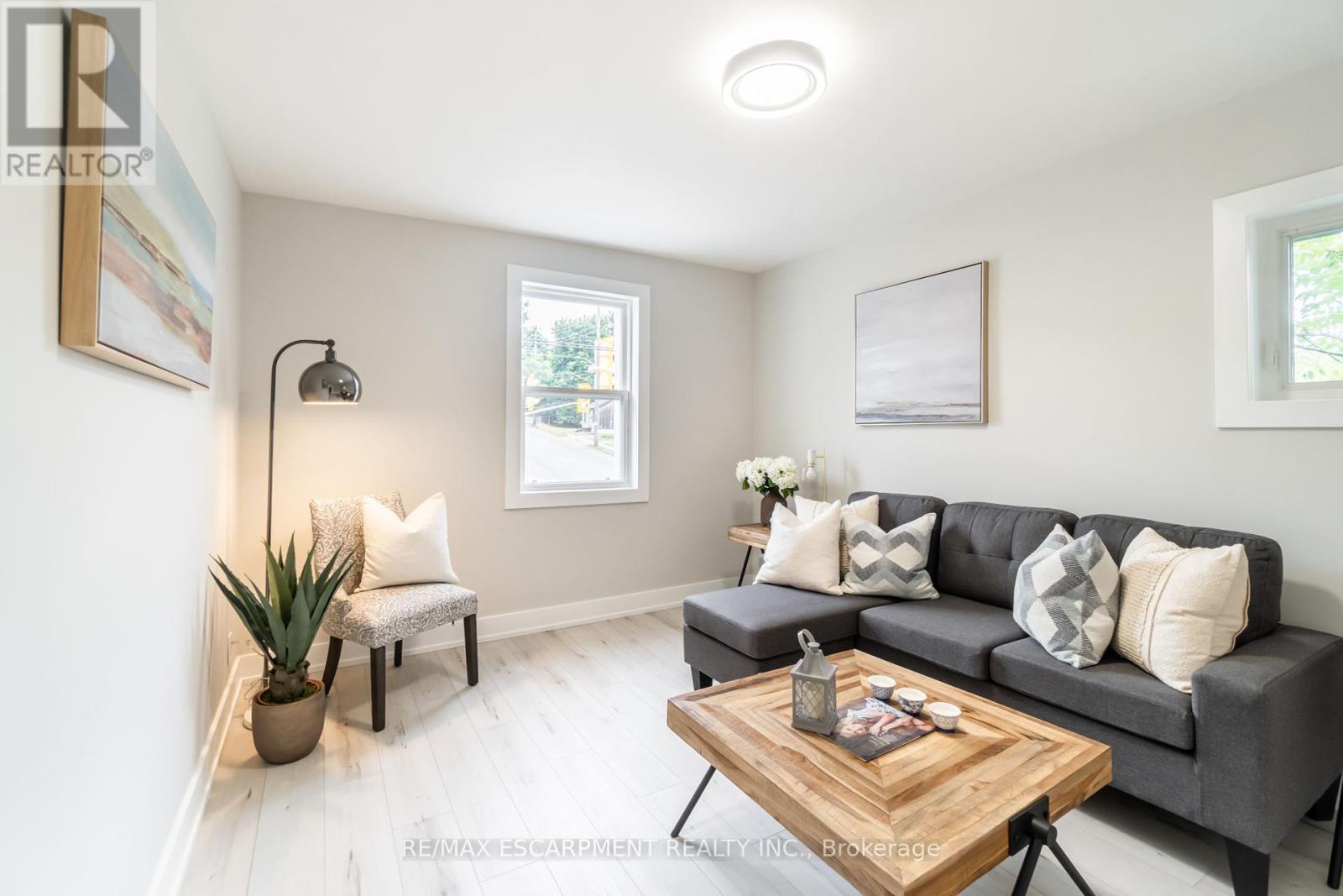 Upper - 200 Waterloo Avenue, Guelph, Ontario  N1H 3J5 - Photo 5 - X12211795