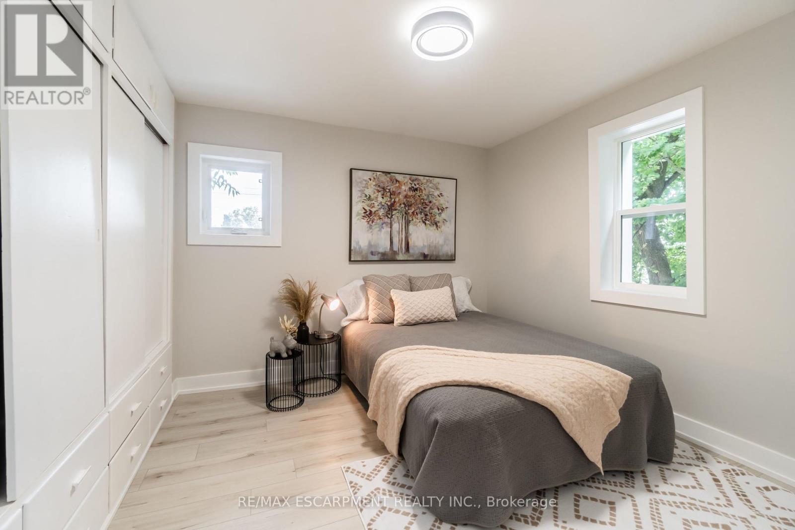 Upper - 200 Waterloo Avenue, Guelph, Ontario  N1H 3J5 - Photo 8 - X12211795