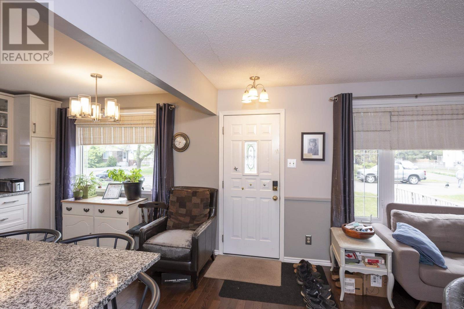 624 Dalhousie Dr, Thunder Bay, Ontario  P7C 5P3 - Photo 3 - TB251624