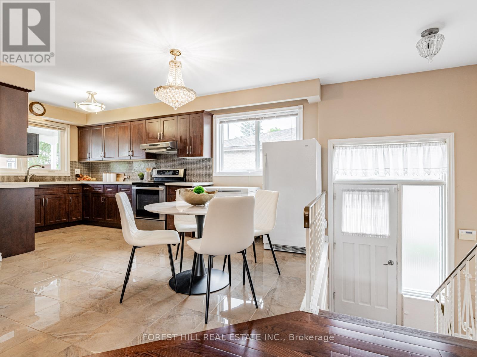 101 Pemberton Avenue, Toronto (Newtonbrook East), Ontario  M2M 1Y4 - Photo 11 - C12209663