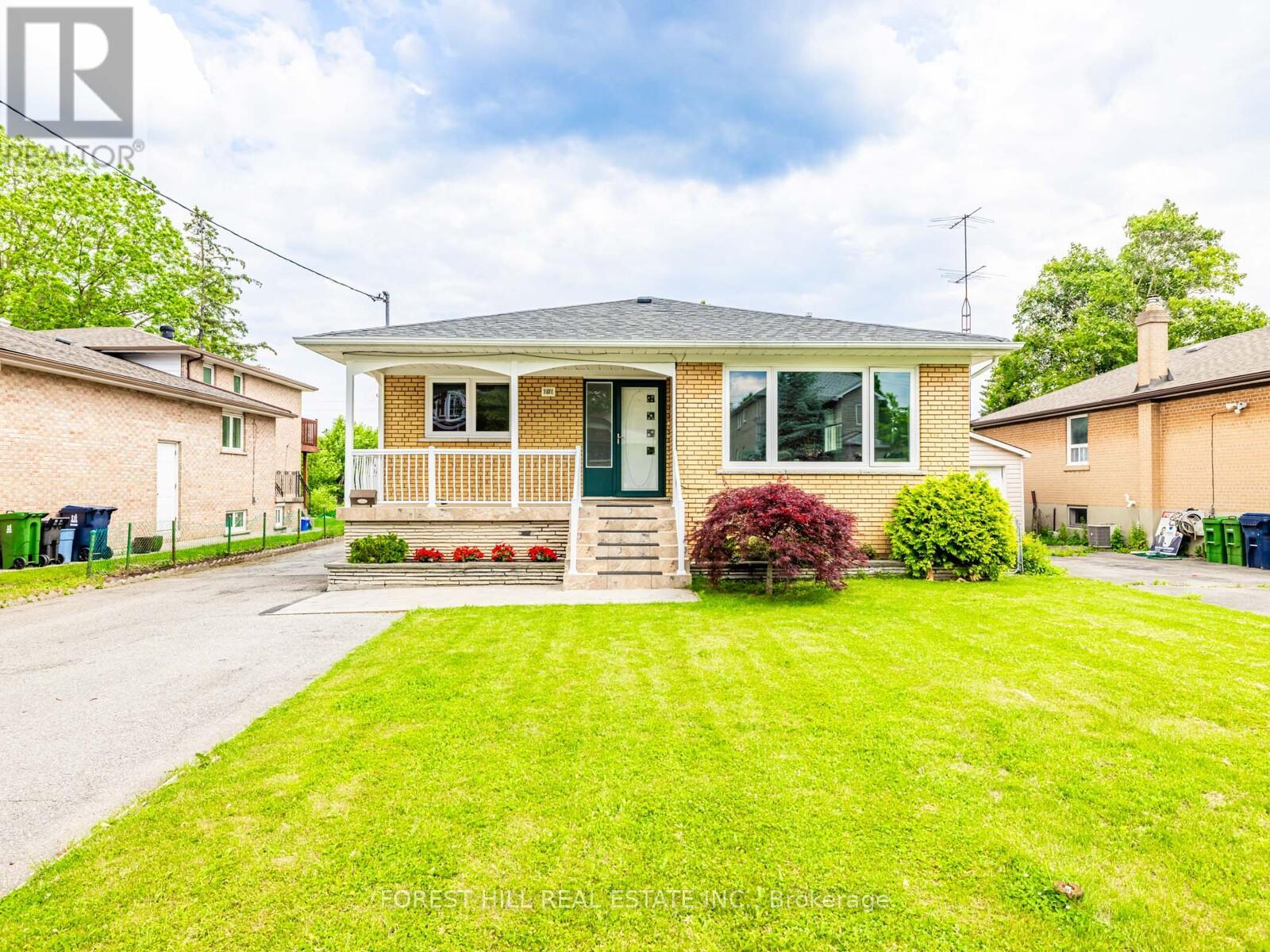 101 PEMBERTON AVENUE, Toronto, Ontario