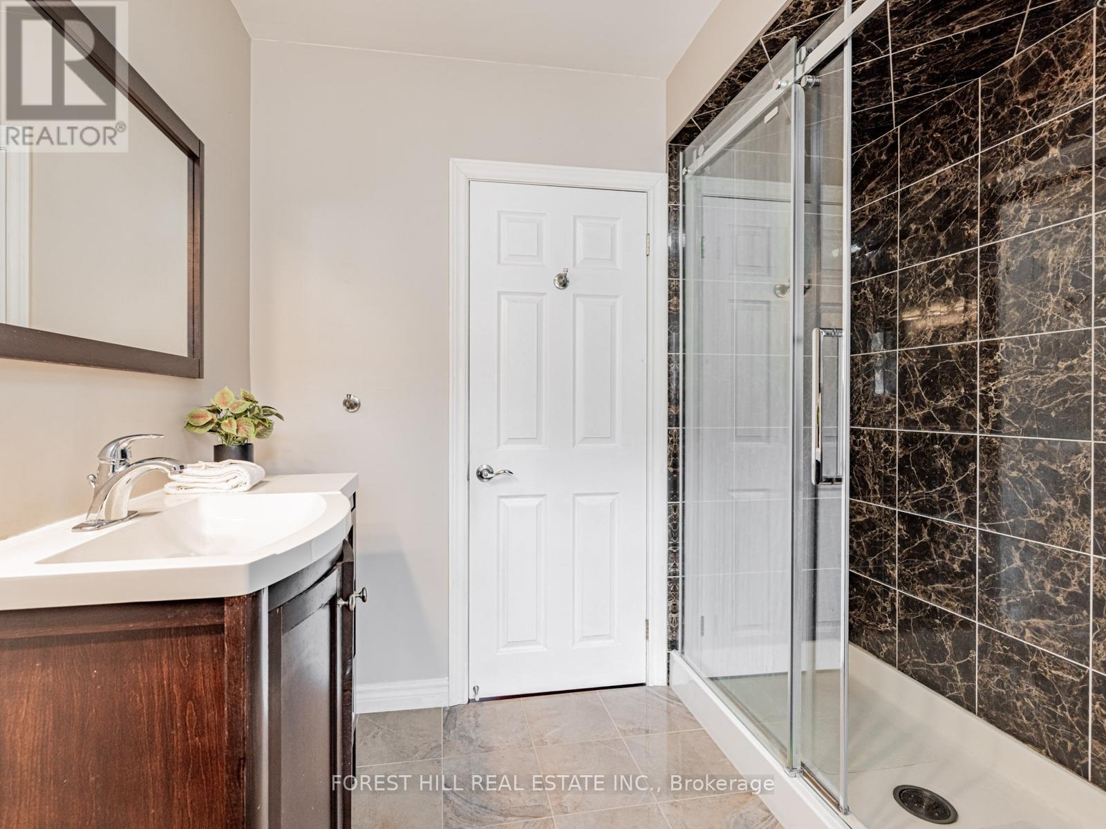 101 Pemberton Avenue, Toronto (Newtonbrook East), Ontario  M2M 1Y4 - Photo 17 - C12209663