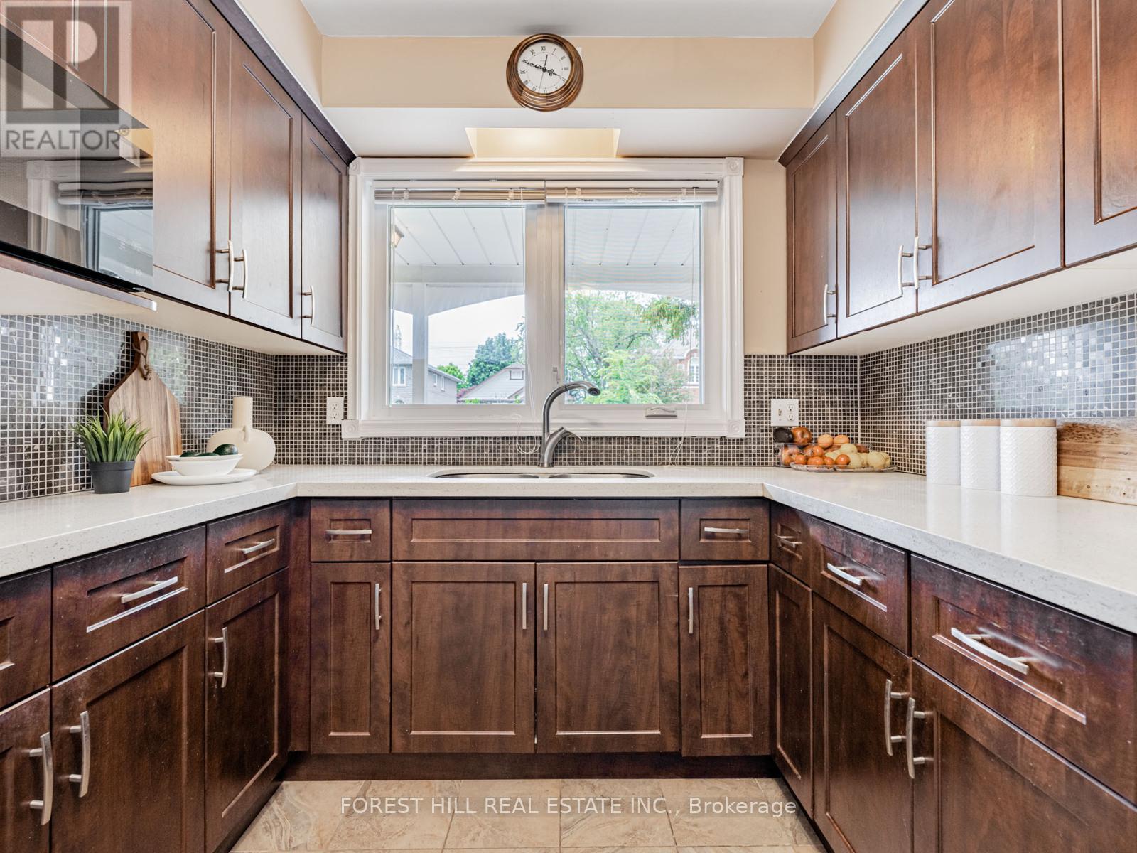 101 Pemberton Avenue, Toronto (Newtonbrook East), Ontario  M2M 1Y4 - Photo 9 - C12209663