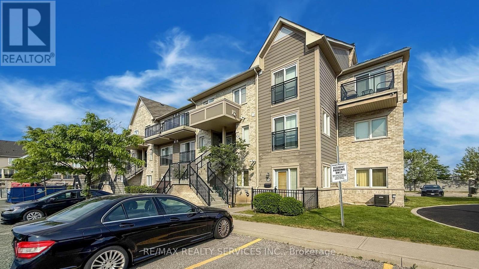 93 - 60 Fairwood Circle, Brampton, Ontario  L6R 0Y6 - Photo 4 - W12211758
