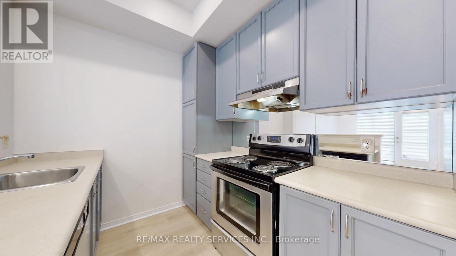 93 - 60 Fairwood Circle, Brampton, Ontario  L6R 0Y6 - Photo 19 - W12211758